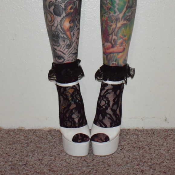 Jeffrey Campbell 'Brazen' - Picture 2 of 6